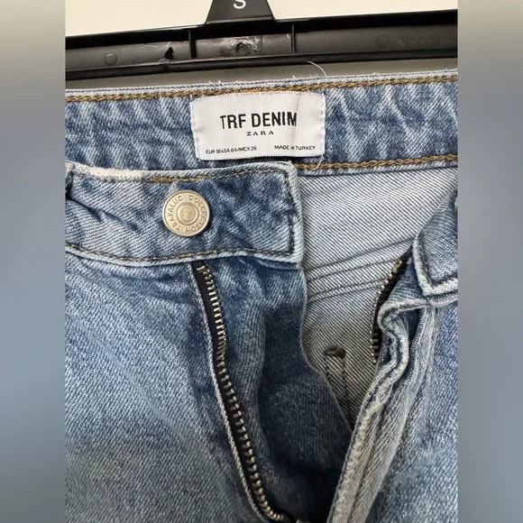 Zara Cropped High Waisted Denim - Picture 4 of 4